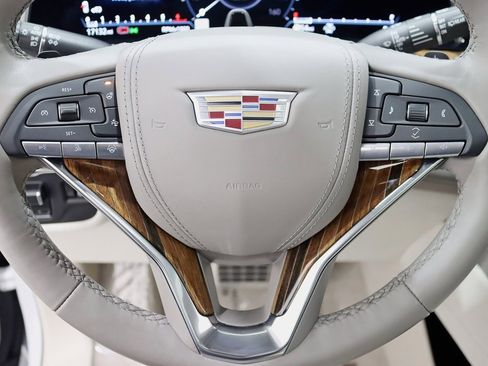 Used 2024 Cadillac Escalade Premium Luxury Platinum w/ Heavy-Duty Trailer Package image 18