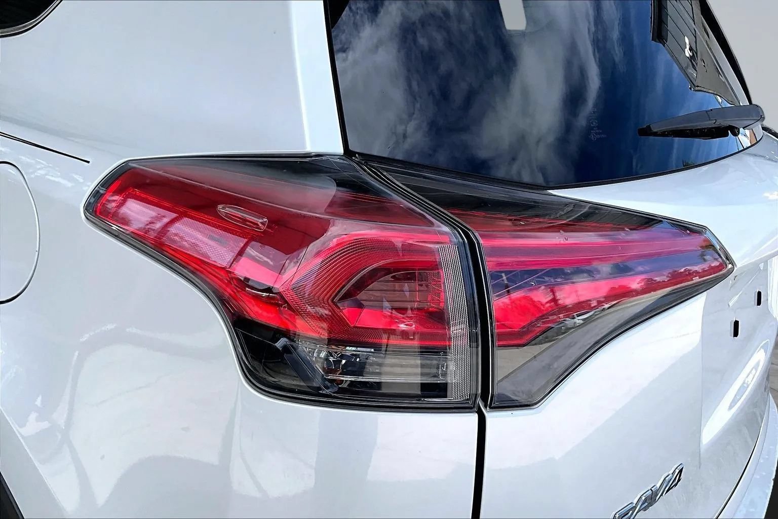 Used 2018 Toyota RAV4 Limited FWD image 20