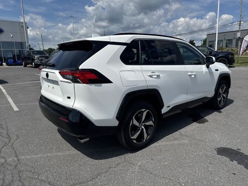 Used 2022 Toyota RAV4 SE w/ Weather & Moonroof Package AWD/4WD image 3
