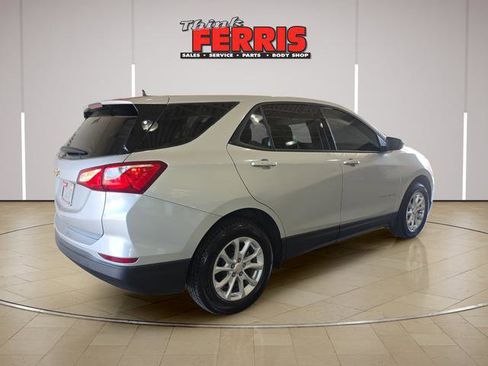 Used 2019 Chevrolet Equinox LS w/ LS Convenience Package FWD image 5