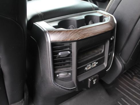 Used 2019 RAM 1500 Laramie AWD/4WD image 12