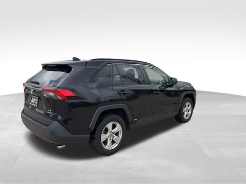 Used 2019 Toyota RAV4 LE w/ Carpet Mat Package image 3