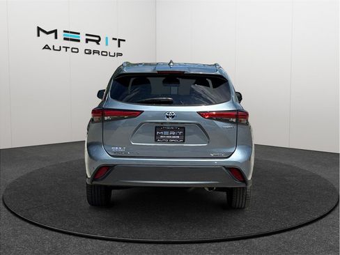 Used 2021 Toyota Highlander Limited FWD image 8