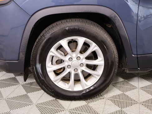 Used 2020 Jeep Cherokee Latitude w/ Cold Weather Group image 17