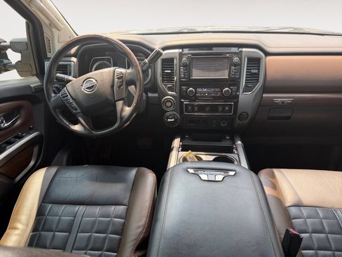 Used 2018 Nissan Titan Platinum Reserve w/ Platinum Utility Package AWD/4WD image 8