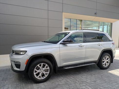 Used 2022 Jeep Grand Cherokee Limited w/ MOPAR Finishing Package RWD image 2