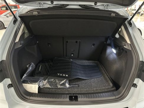 New 2026 Volkswagen Taos SE image 12