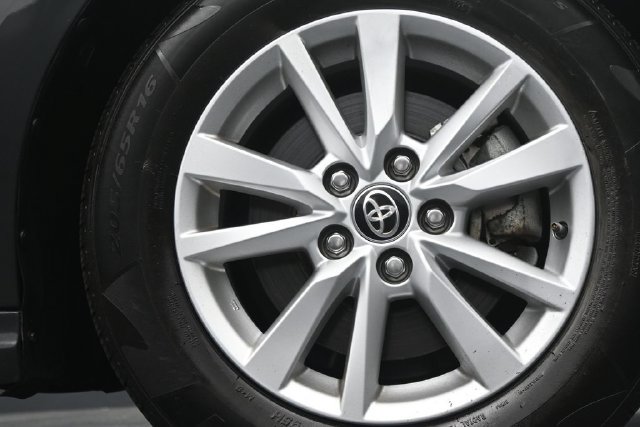 Used 2025 Toyota Camry LE FWD image 9