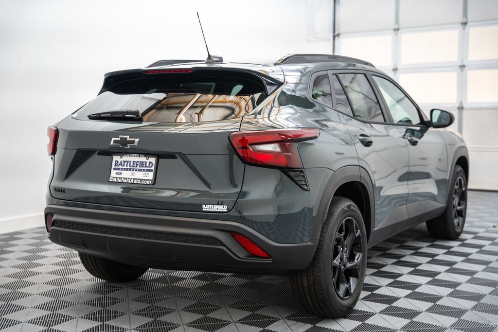New 2026 Chevrolet Trax LT w/ Sunroof Package FWD image 5