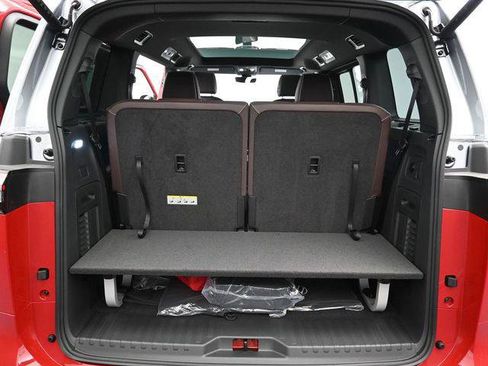 Used 2025 Volkswagen ID. Buzz Pro S Plus AWD/4WD image 12