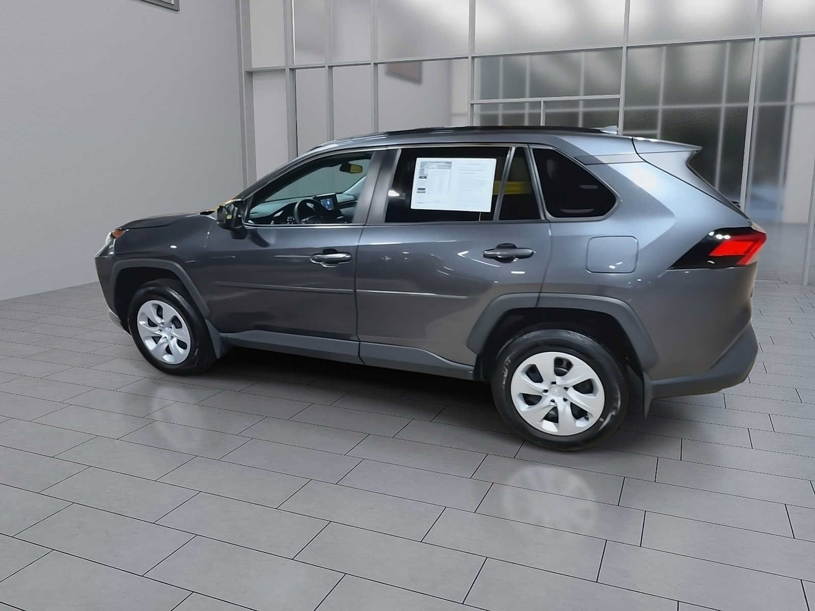 Used 2019 Toyota RAV4 LE AWD/4WD image 6