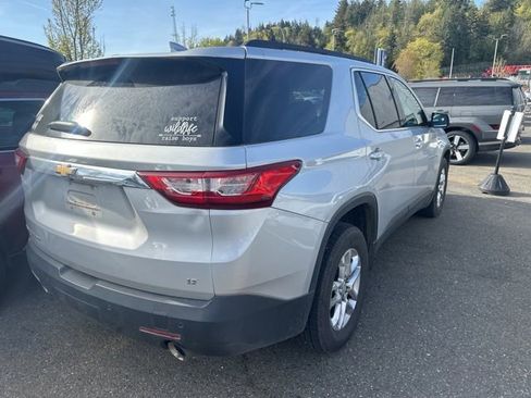 Used 2019 Chevrolet Traverse LT image 3