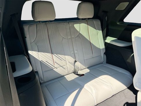 New 2026 Cadillac Vistiq Luxury image 34