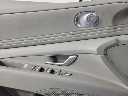 New 2025 Hyundai Elantra SEL image 24