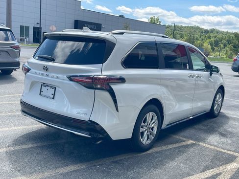 Used 2026 Toyota Sienna Limited FWD image 15