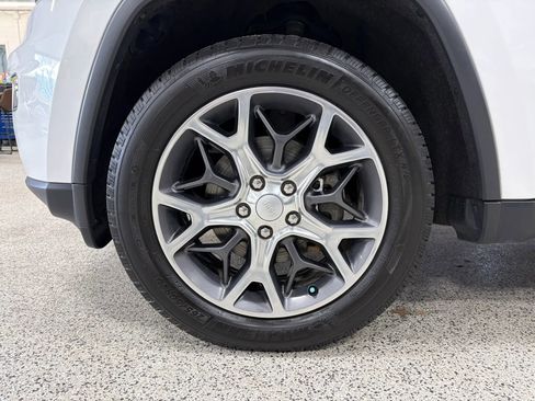 Used 2018 Jeep Grand Cherokee Limited image 14