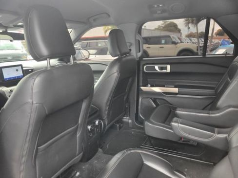 Used 2022 Ford Explorer XLT w/ Equipment Group 202A image 9