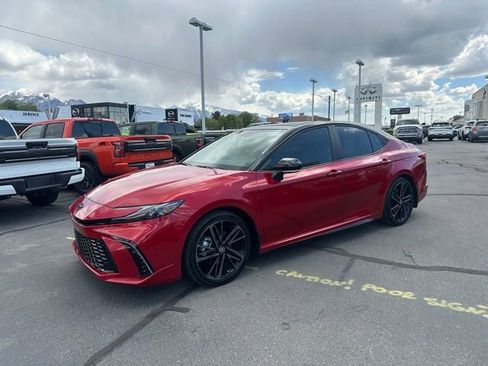 Used 2025 Toyota Camry XSE FWD image 5