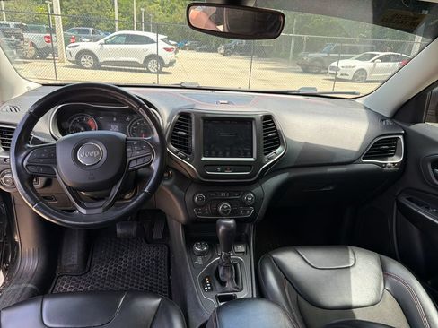 Used 2020 Jeep Cherokee Trailhawk AWD/4WD image 7