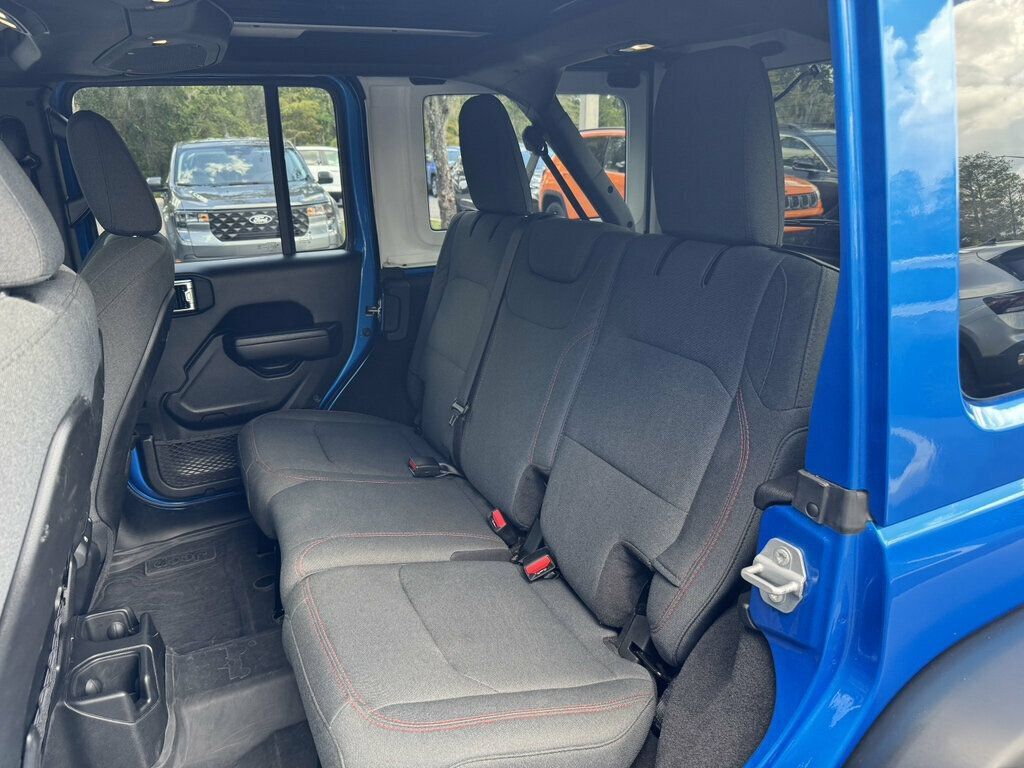 Used 2025 Jeep Wrangler Unlimited Rubicon w/ Safety Group AWD/4WD image 8