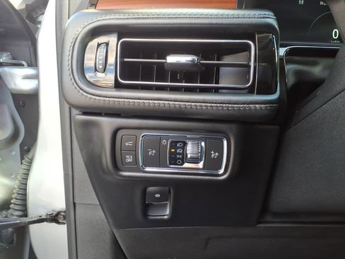 Used 2022 Lincoln Nautilus Reserve AWD/4WD image 15