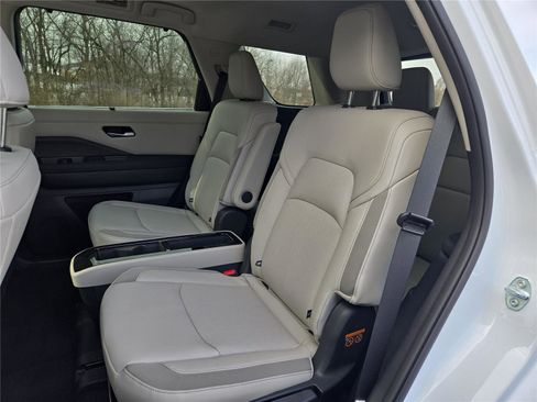 New 2026 Nissan Pathfinder SL w/ SL Premium Package AWD/4WD image 13