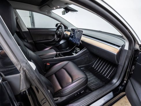 Used 2020 Tesla Model 3 Standard Range Plus image 17