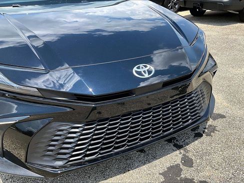 Used 2025 Toyota Camry SE w/ Convenience Package FWD image 31