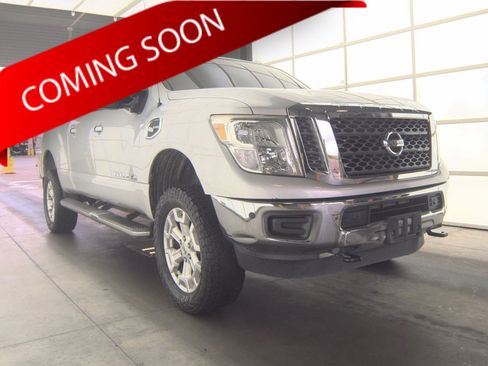 Used 2018 Nissan Titan SV w/ SV Convenience Package AWD/4WD image 1