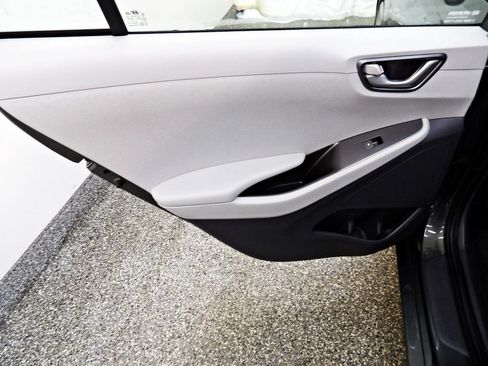Used 2020 Hyundai Ioniq Blue FWD image 9