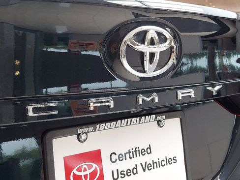 Used 2019 Toyota Camry LE image 24