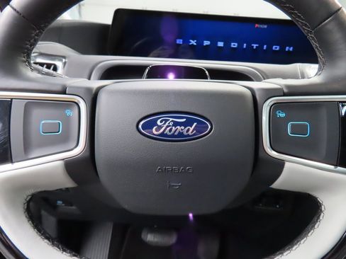 Used 2025 Ford Expedition Max Platinum w/ Platinum Ultimate Package image 62