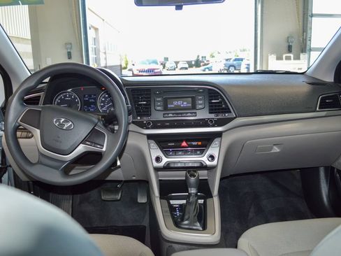 Used 2017 Hyundai Elantra SE FWD image 12