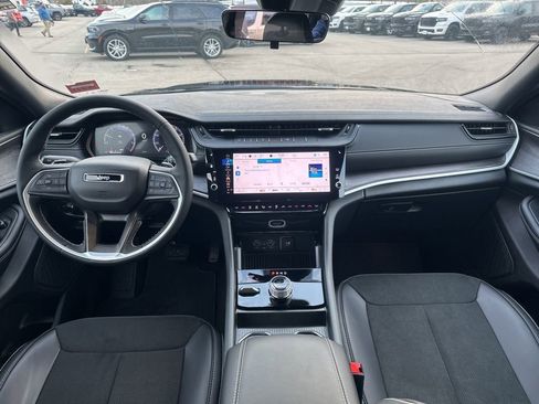 New 2026 Jeep Grand Cherokee Altitude image 13