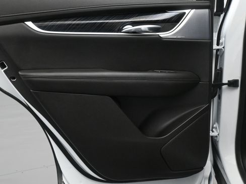 Used 2023 Cadillac XT6 Premium Luxury w/ Technology Package FWD image 15