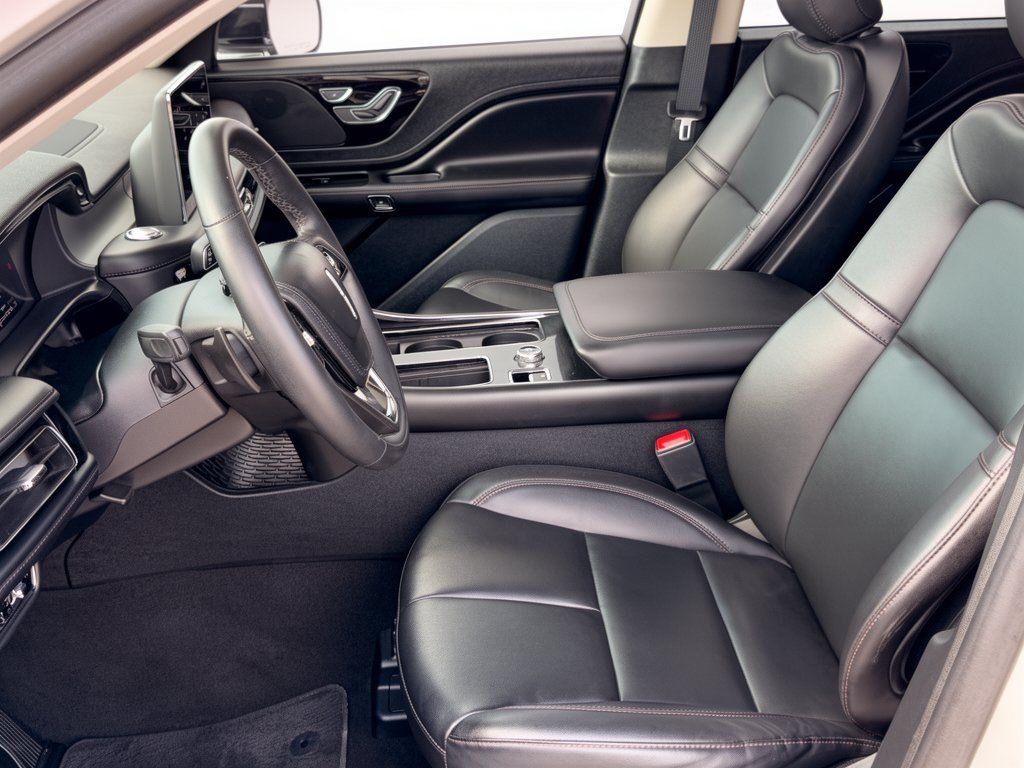 Used 2024 Lincoln Aviator AWD w/ Premium Package image 5