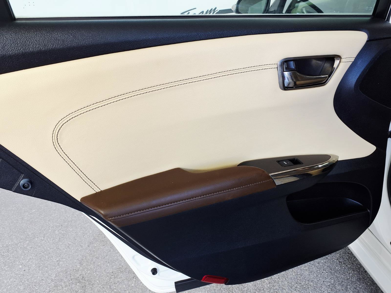 Used 2013 Toyota Avalon Limited FWD image 11