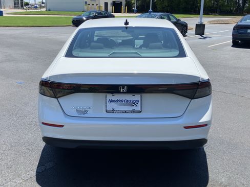 Used 2025 Honda Accord SE image 9