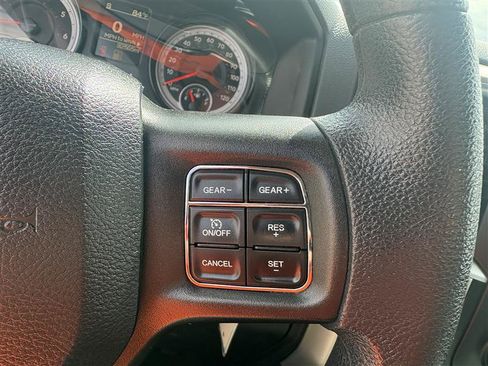 Used 2018 RAM 1500 Classic SLT AWD/4WD image 14