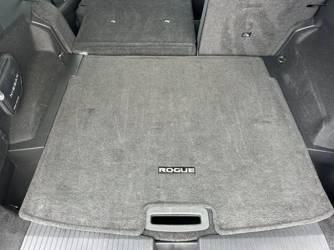 Used 2023 Nissan Rogue SV image 14
