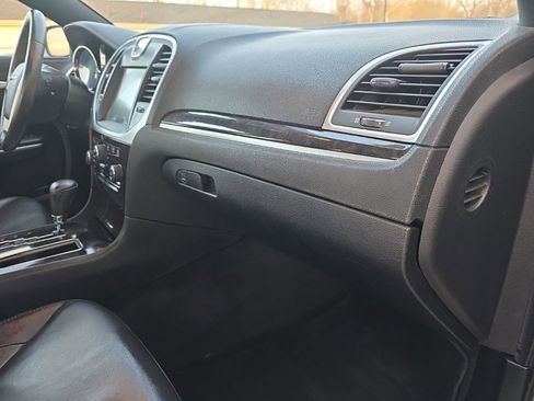 Used 2011 Chrysler 300 Limited w/ Sound Group image 21