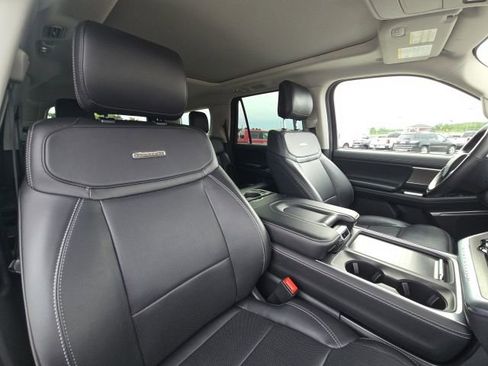 Used 2025 Ford Expedition Platinum AWD/4WD image 23