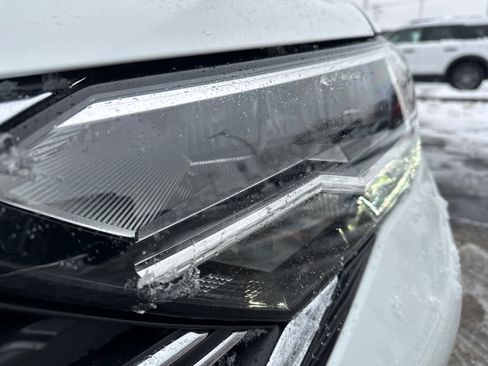 Used 2024 Volkswagen Jetta SE w/ Panoramic Sunroof Package image 11