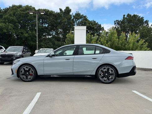Used 2026 BMW i5 eDrive40 w/ Executive Package AWD/4WD image 2