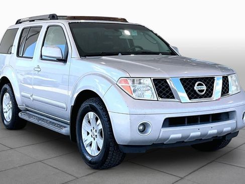Used 2005 Nissan Pathfinder LE RWD image 2
