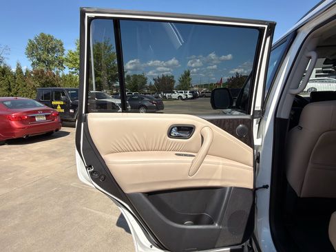 Used 2024 Nissan Armada Platinum w/ Captain's Chairs Package image 23