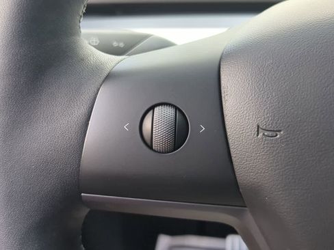 Used 2021 Tesla Model Y Performance image 23