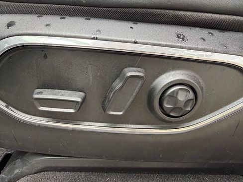 Certified 2022 Jeep Wagoneer Series III AWD/4WD image 23