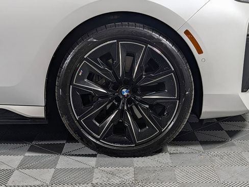 Used 2023 BMW i7 xDrive60 w/ Executive Package 2 AWD/4WD image 14