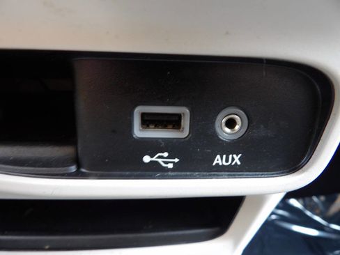 Used 2019 Chrysler Pacifica Touring-L FWD image 14